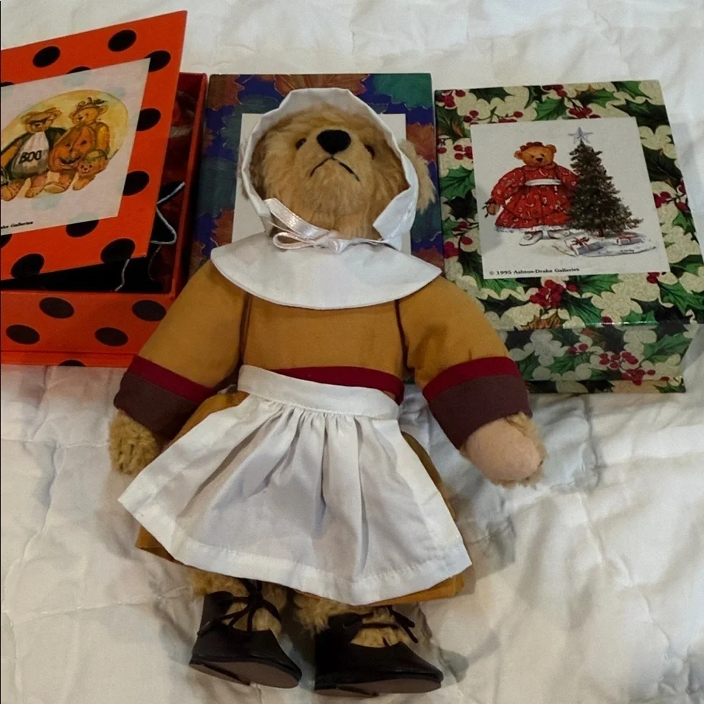 1995 Ashton Drake Addie Bear Holiday Collection